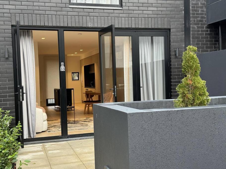 Black Cozy Christchurch Exterior photo